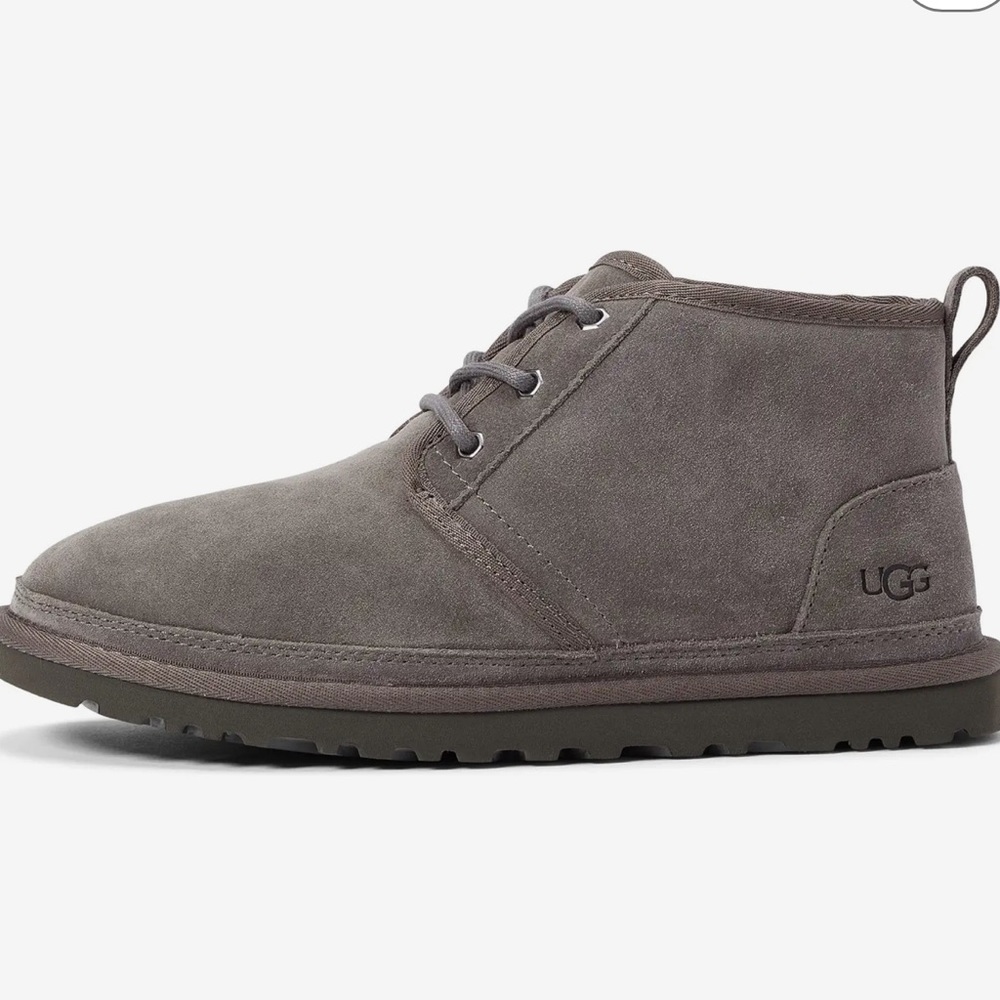 Ugg Chukka boot, authentic. size 5.5  fits like womens size is 7.5.